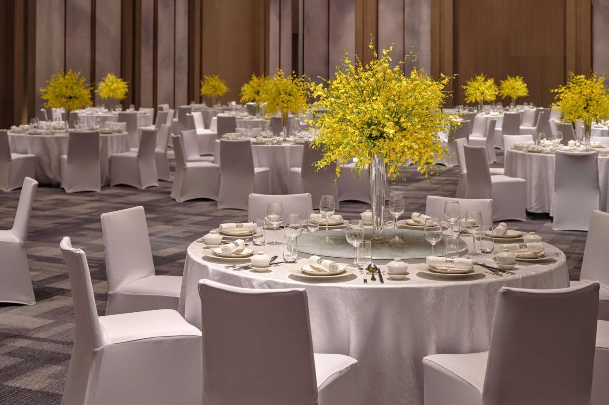Conrad Shenzhen, The First Art Museum Hotel In Greater Bay Area With The Stunning Bay And Sunset View In The Hotel Terrace Экстерьер фото