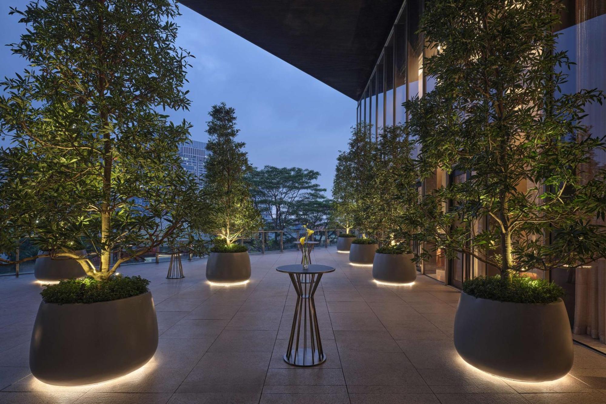 Conrad Shenzhen, The First Art Museum Hotel In Greater Bay Area With The Stunning Bay And Sunset View In The Hotel Terrace Экстерьер фото