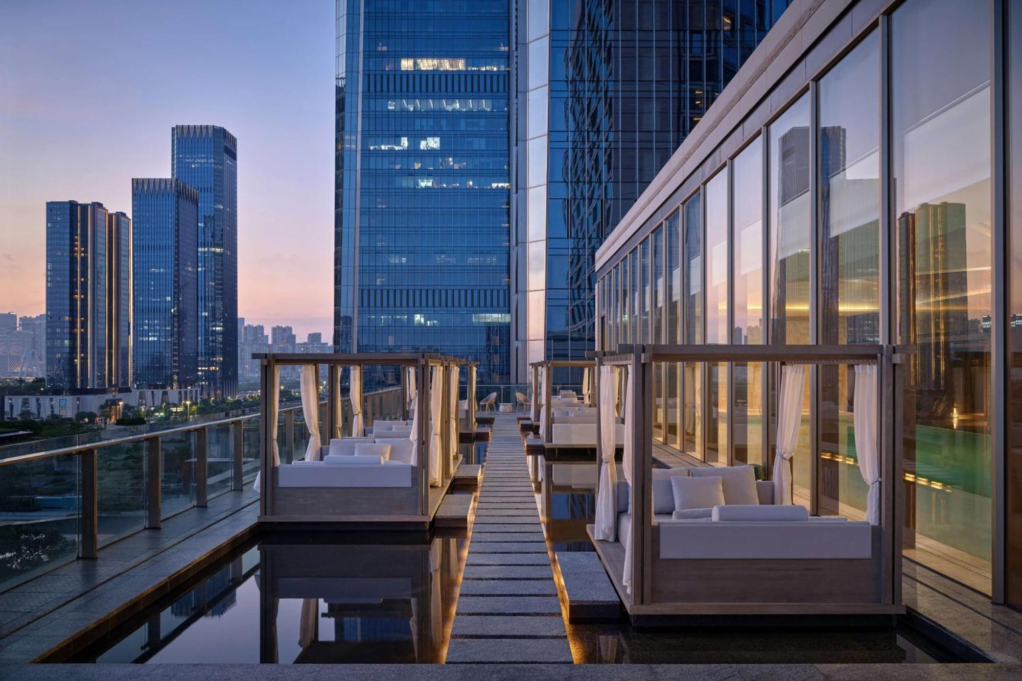 Conrad Shenzhen, The First Art Museum Hotel In Greater Bay Area With The Stunning Bay And Sunset View In The Hotel Terrace Экстерьер фото