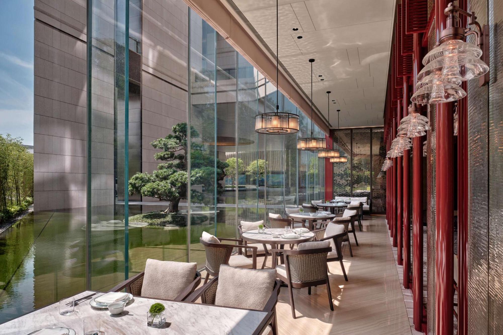 Conrad Shenzhen, The First Art Museum Hotel In Greater Bay Area With The Stunning Bay And Sunset View In The Hotel Terrace Экстерьер фото
