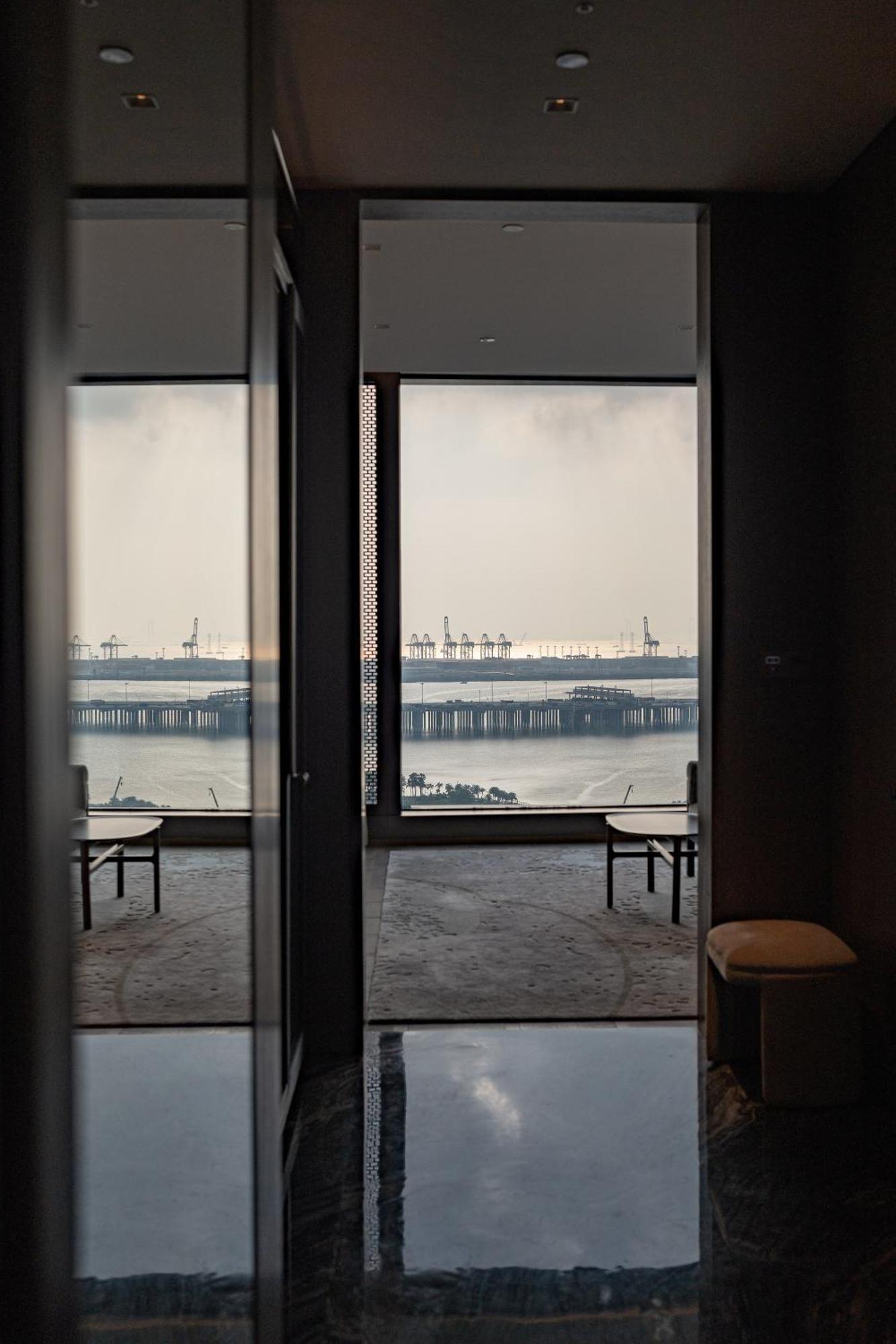 Conrad Shenzhen, The First Art Museum Hotel In Greater Bay Area With The Stunning Bay And Sunset View In The Hotel Terrace Экстерьер фото